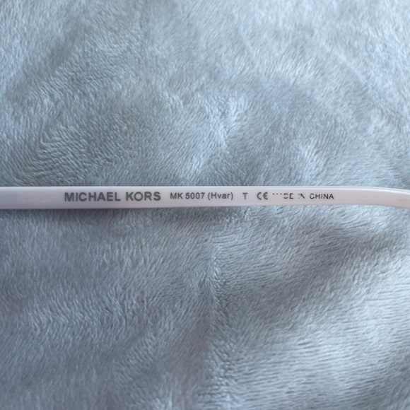 Michael Kors used women’s sunglasses - Picture 4 of 7